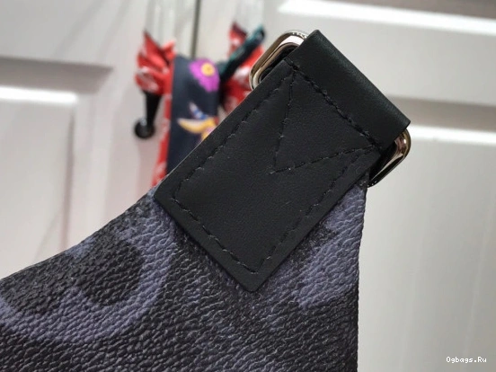 LOUIS BUMBAG DISCOVERY VUITTON 0422